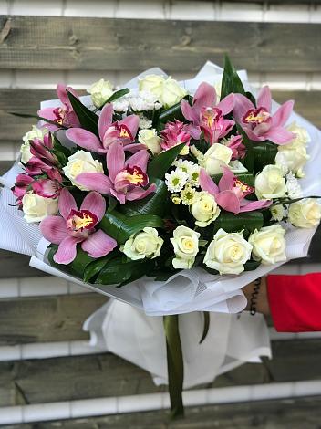Букет цветов из: Розы и Хризантемы в Георгиевской