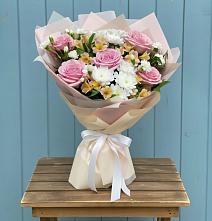 Букет цветов из:  Гвоздики, Орхидеи и Розы #REPLACE_PRED# Георгиевской