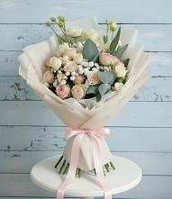Букет цветов из:  Розы и Лизиантусы в Георгиевской