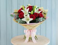 Букет цветов из:  Лилии и Розы в Георгиевской