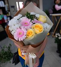 Букет цветов из:  Герберы, Розы и Хризантемы в Георгиевской
