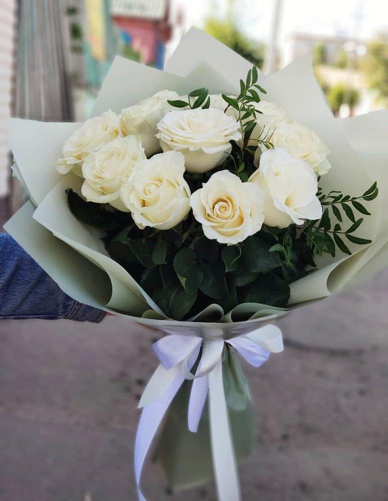 Букет Белые розы Проуд в Георгиевской