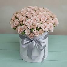 Цветочная композиция из Розы в шляпной коробке в Георгиевской