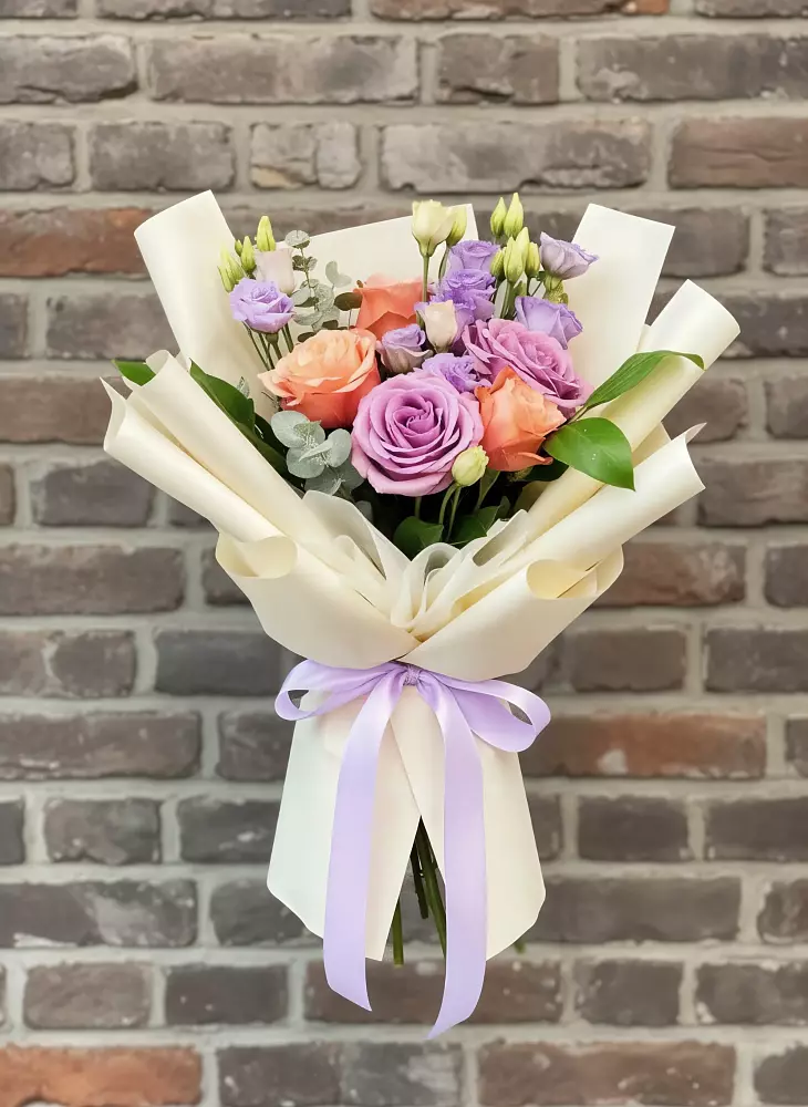 Букет цветов из: Лизиантусы и Розы в Георгиевской