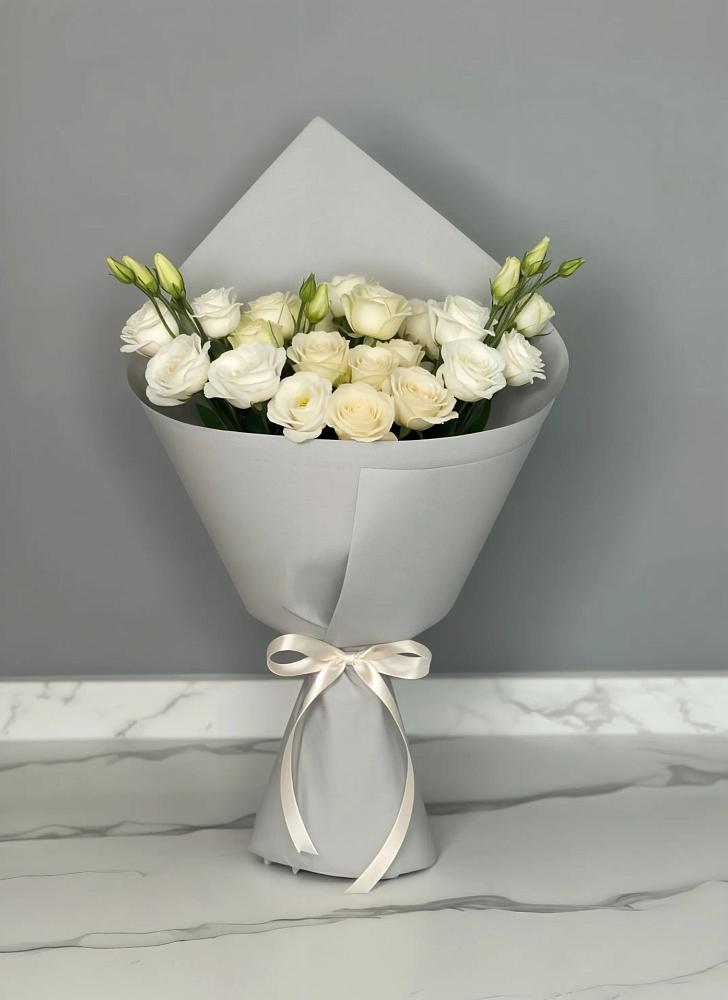 Букет цветов из: Розы и Лизиантусы в Георгиевской