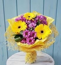 Букет цветов из:  Хризантемы и Герберы в Георгиевской
