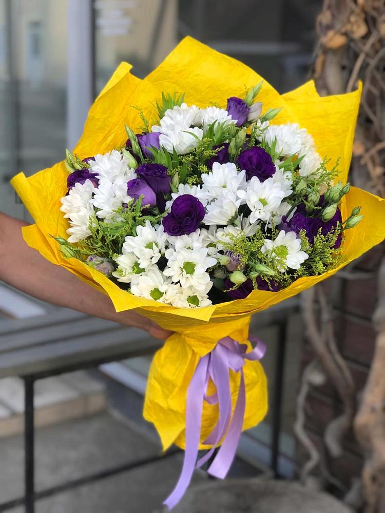 Букет цветов из: Ирисы, Хризантемы и Ромашки в Георгиевской