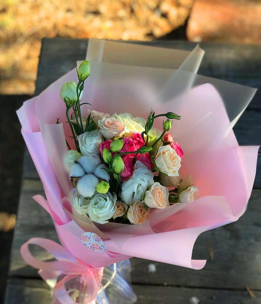 Букет цветов из: Розы и Лизиантусы в Георгиевской