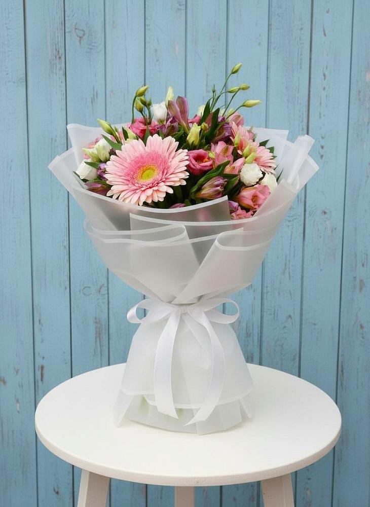 Букет цветов из: Герберы, Альстромерии и Лизиантусы в Георгиевской