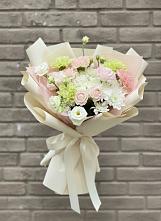 Букет цветов из:  Гвоздики, Розы, Лизиантусы и Хризантемы #REPLACE_PRED# Георгиевской