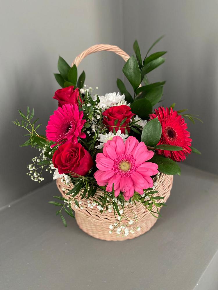Цветочная композиция из Розы, Хризантемы и Герберы в корзине в Георгиевской
