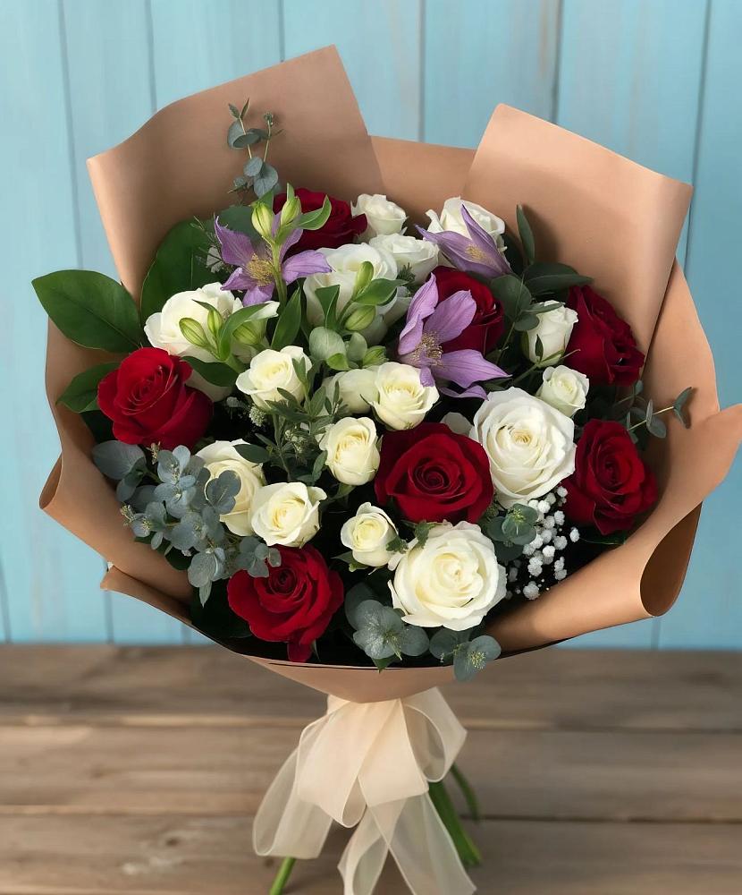 Букет цветов из: Розы и Альстромерии в Георгиевской