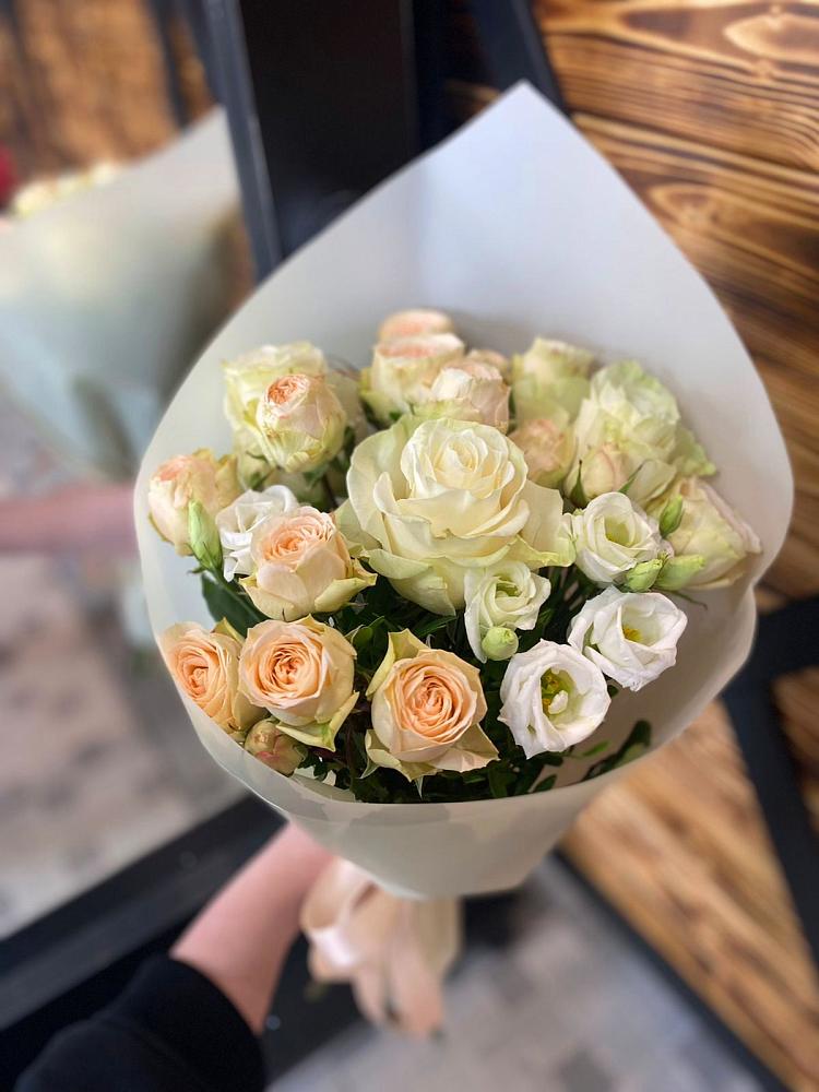 Букет цветов из: Розы и Лизиантусы в Георгиевской