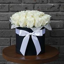 Цветочная композиция из Розы в шляпной коробке в Георгиевской