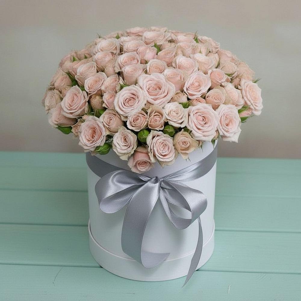 Цветочная композиция из Розы в шляпной коробке в Георгиевской